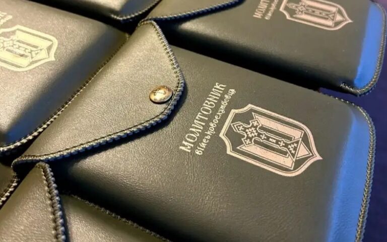 Допомагаємо. Служимо. Молимось. Перемагаємо.